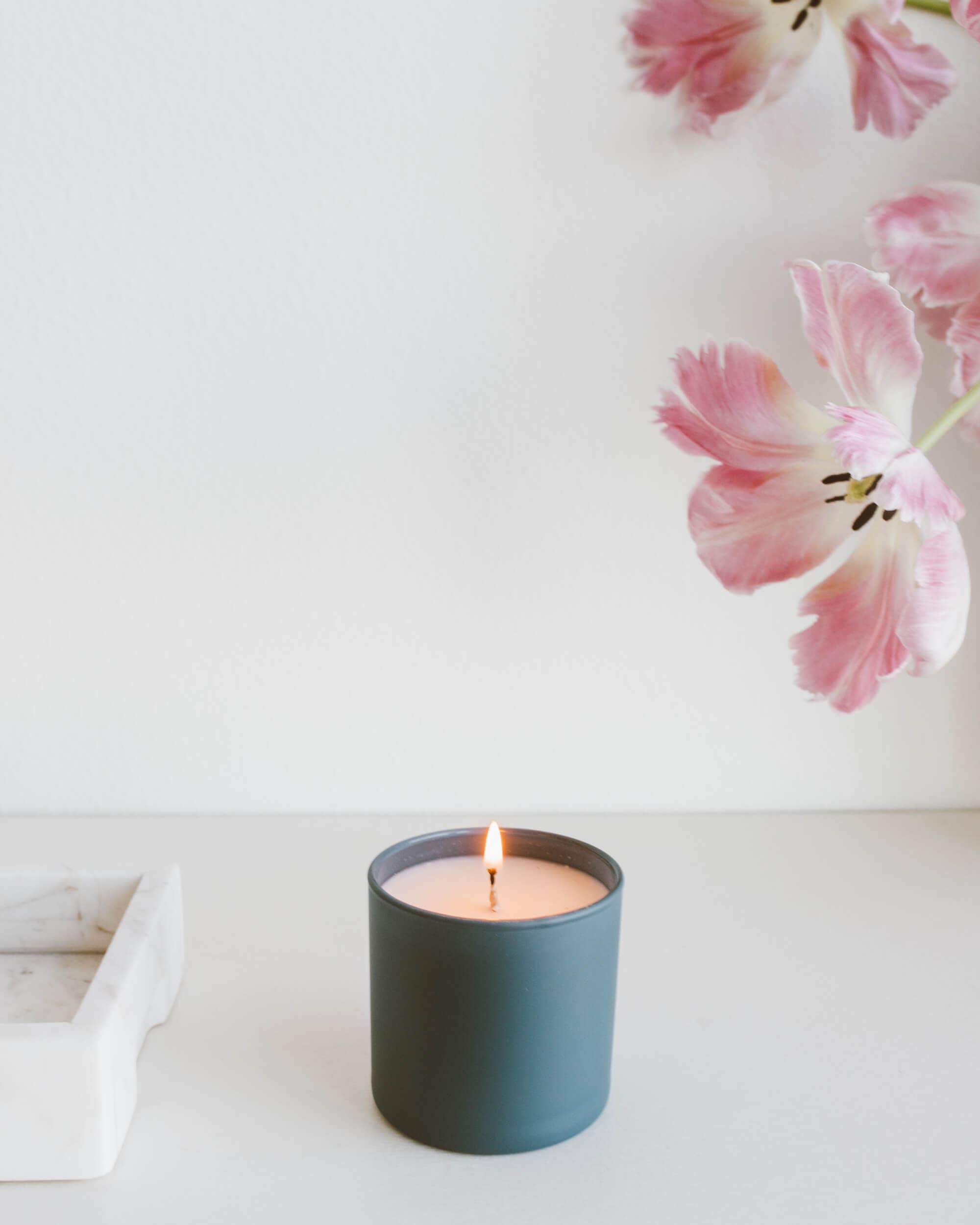 Oakmoss + Amber Dignity Series Soy Candle